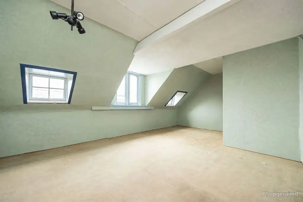 Unieke neogotische pastoriewoningl van ca. 412 m² met kapel foto 23