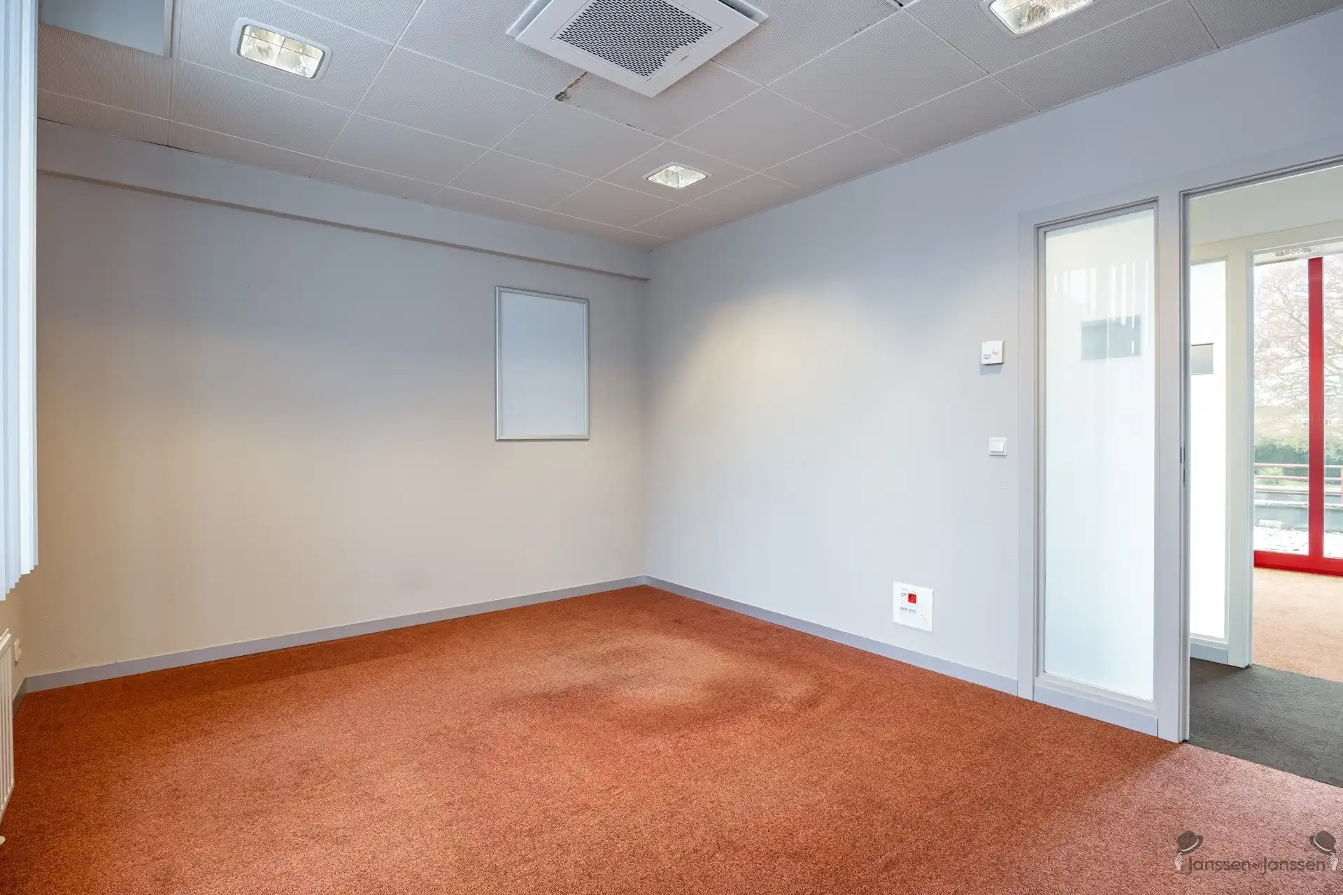 Commercieel gebouw met parkeergelegenheid! foto 29