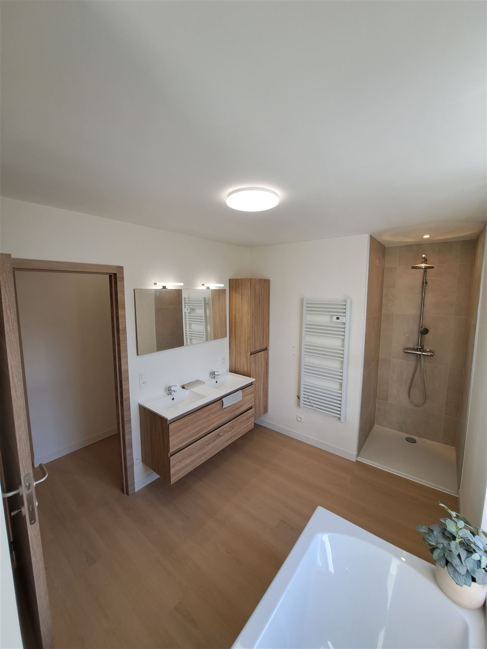Gerenoveerde woning te huur nabij centrum Ronse. foto 11