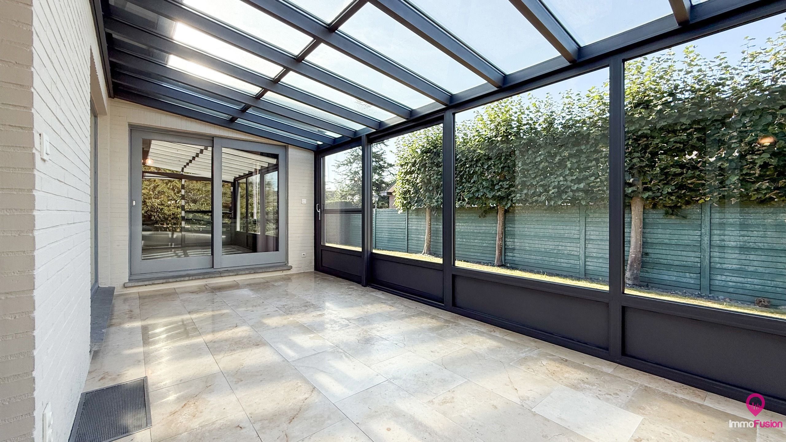 Modern gerenoveerde woning met garage en zonnepanelen! foto 13