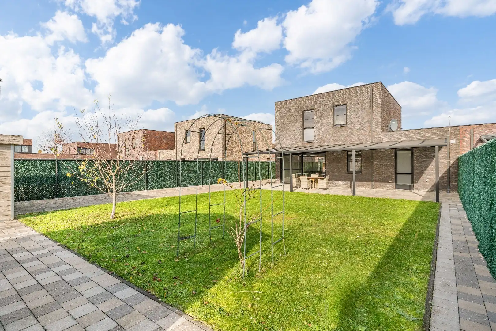 Duurzame gezinswoning met hedendaags energiecomfort, 3 slpk, ruim terras, tuin en achterliggende garage,. foto 9