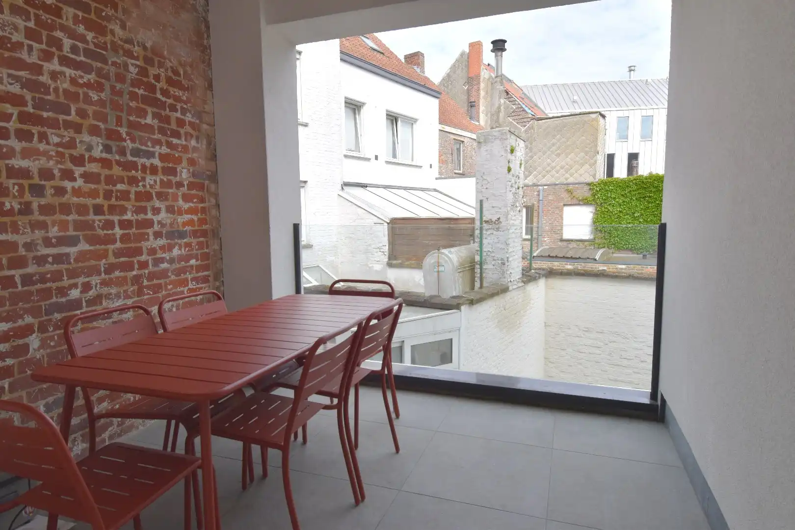 Volledig vernieuwd 2 slaapkamer appartement in hartje Kortrijk foto 11