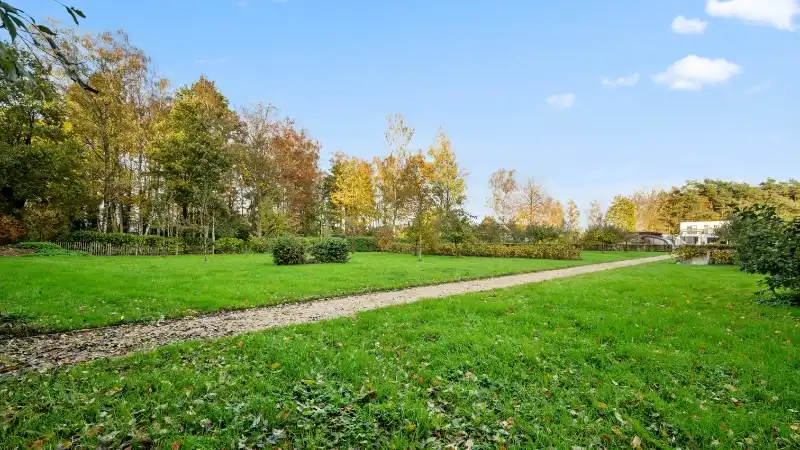 Moderne villa 247m² met bijgebouw-garage en zwembad op 58 are foto 40