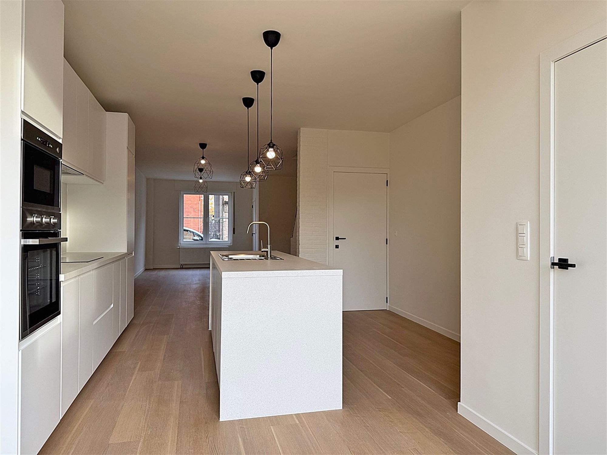 Instapklare vernieuwde (starters)WONING met 2 slaapkamers, terras, kelder & staanplaats  foto 5