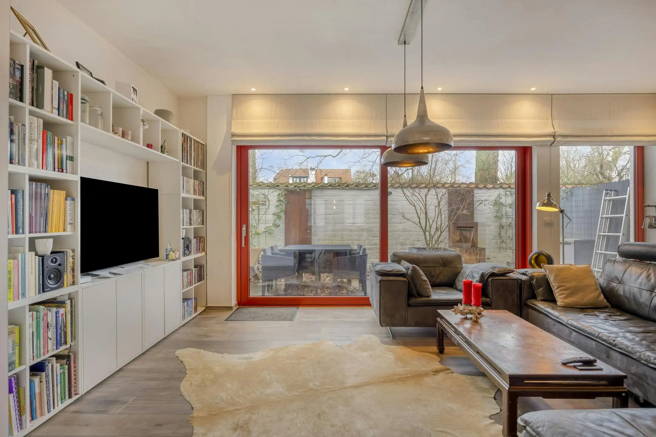 Uitgeruste herenwoning met 3 slaapkamers in de Brugse stad foto {{pictureIndex}}