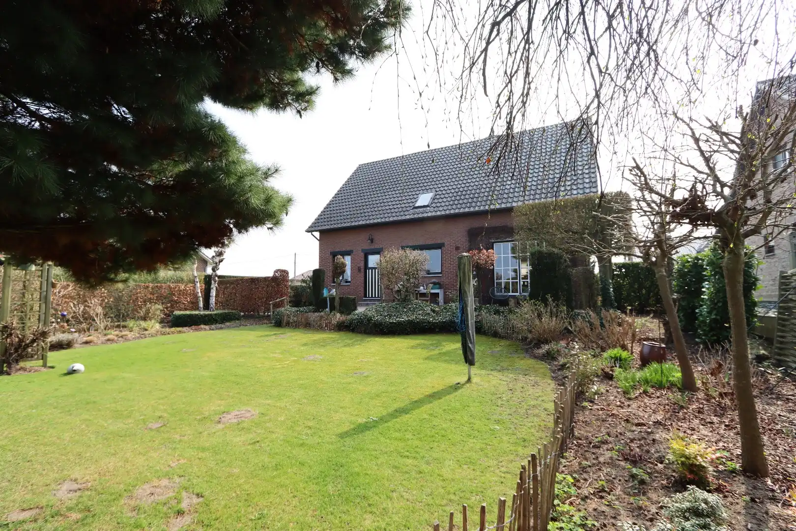 Mooi, verzorgd vrijstaand huis met drie slaapkamers  foto 28