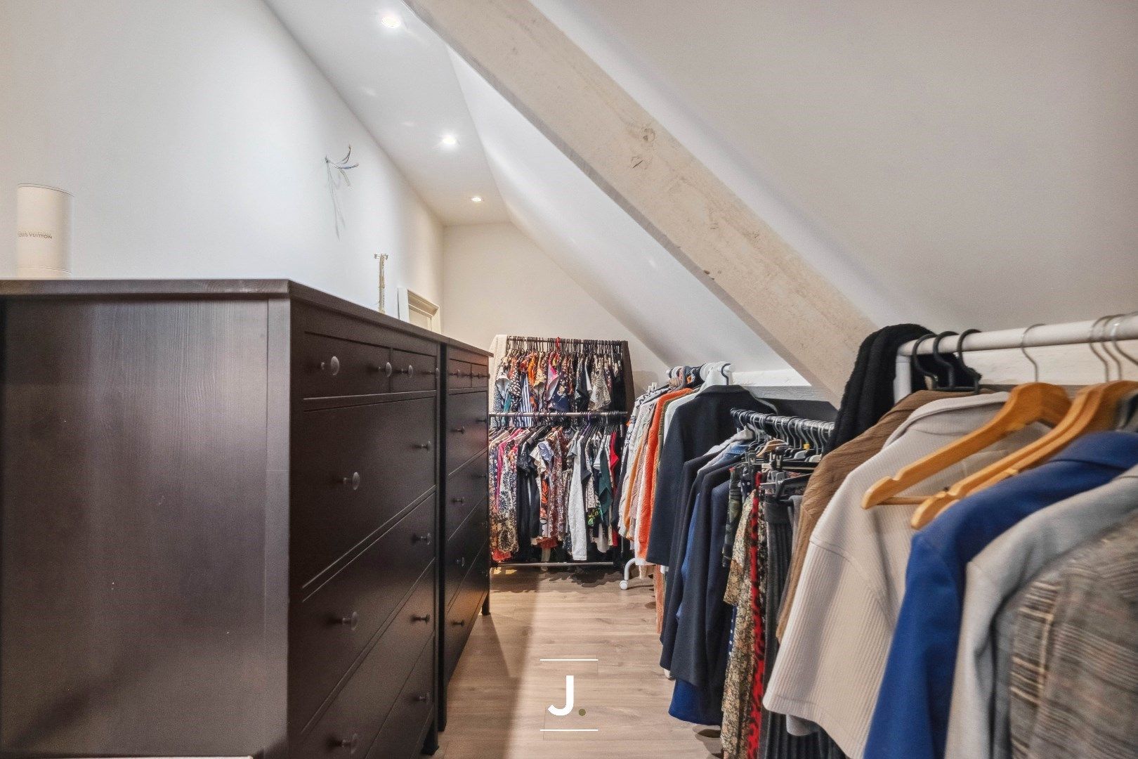 Instapklare gezinswoning met vier slaapkamers, zonnige tuin, grote garage en tal van extra’s – volledig gerenoveerd in 2019 foto 23