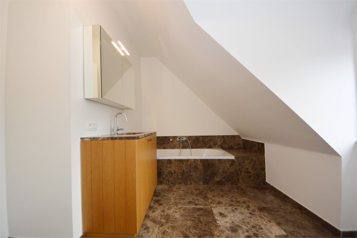 INSTAPKLAAR LUXE NIEUWBOUW APP. 167 M2 MET ZICHT OP PARK foto 2