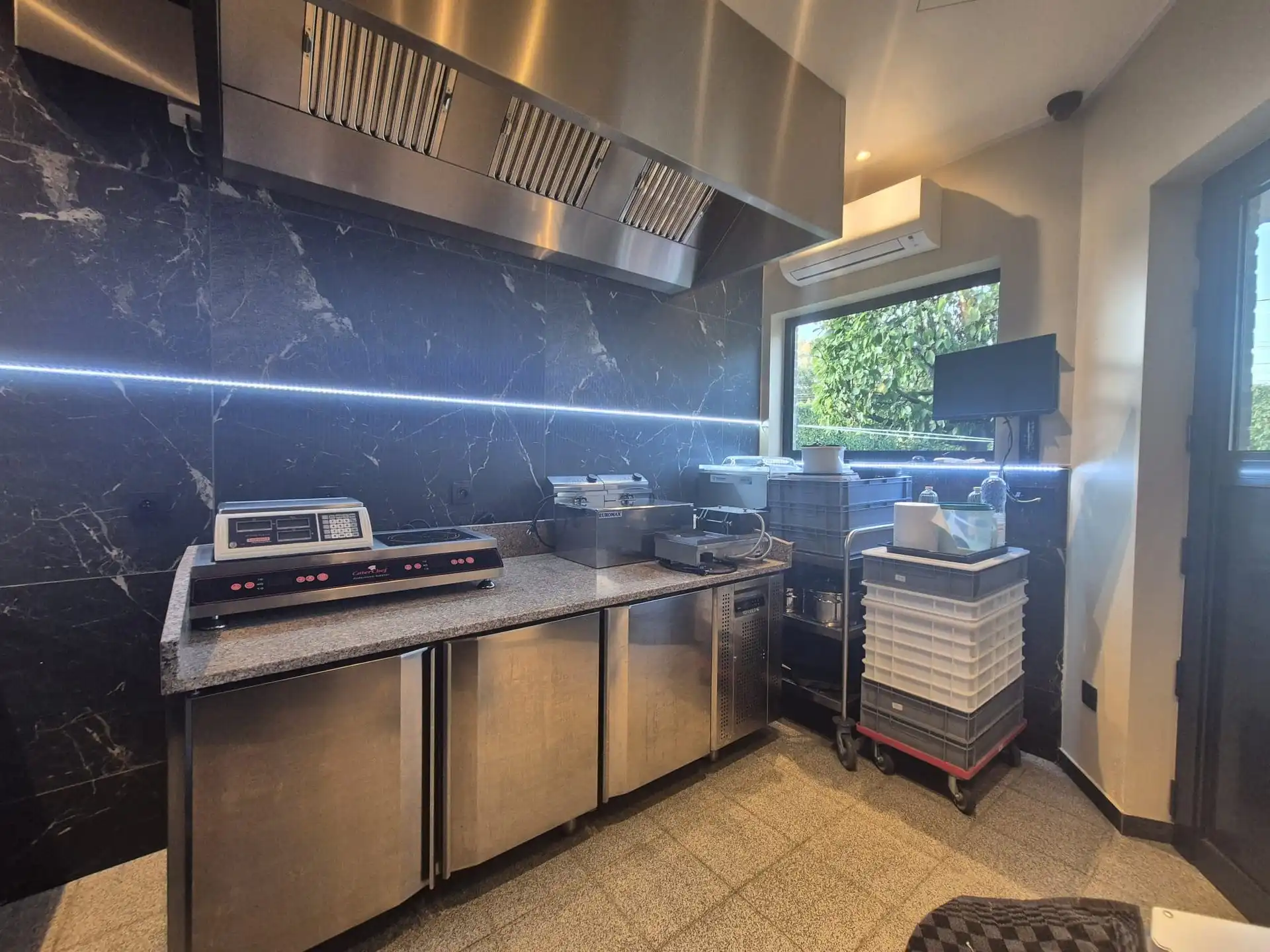 Pizzacontainer ter overname – Toplocatie nabij station Schellebelle foto 10
