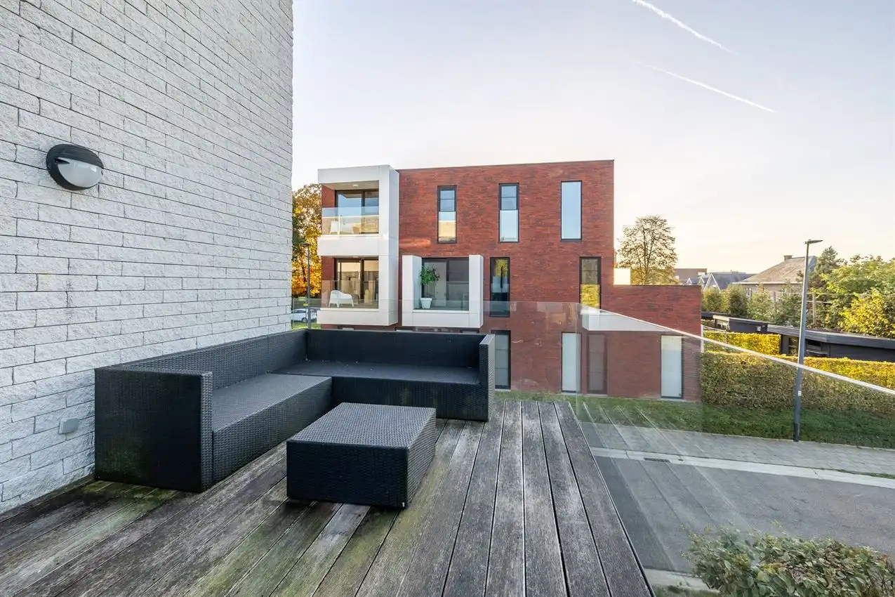Verrassend ruim duplexapppartement met 3slk foto 9
