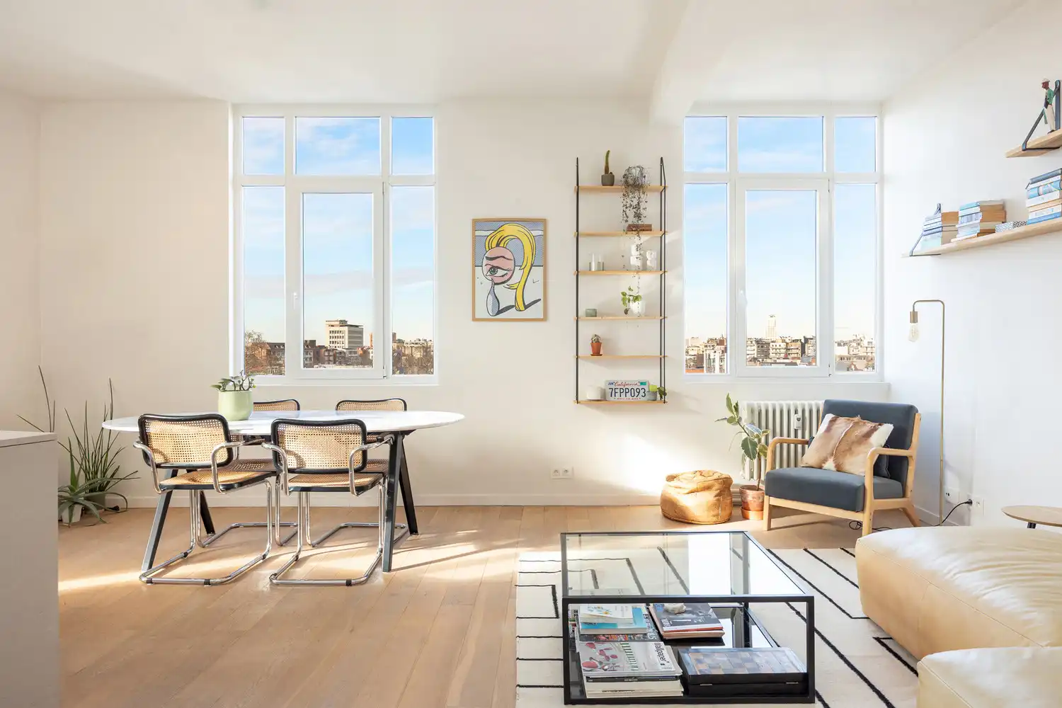 Vernieuwd ruim 2-slpk appartement met panoramisch zicht foto 2