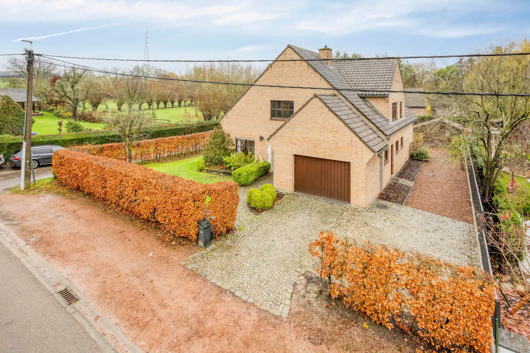 Karaktervolle villa op Toplocatie te Wambeek foto {{pictureIndex}}