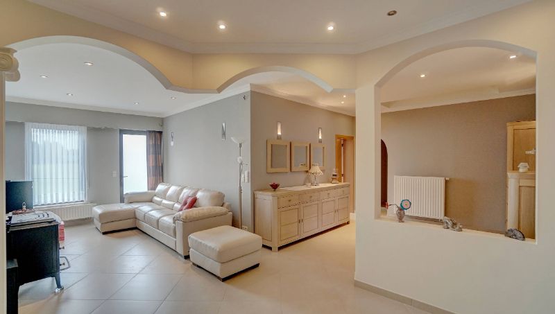 Hoeve van 300m² op 1 hectare 77 met achterliggende weiden foto 6