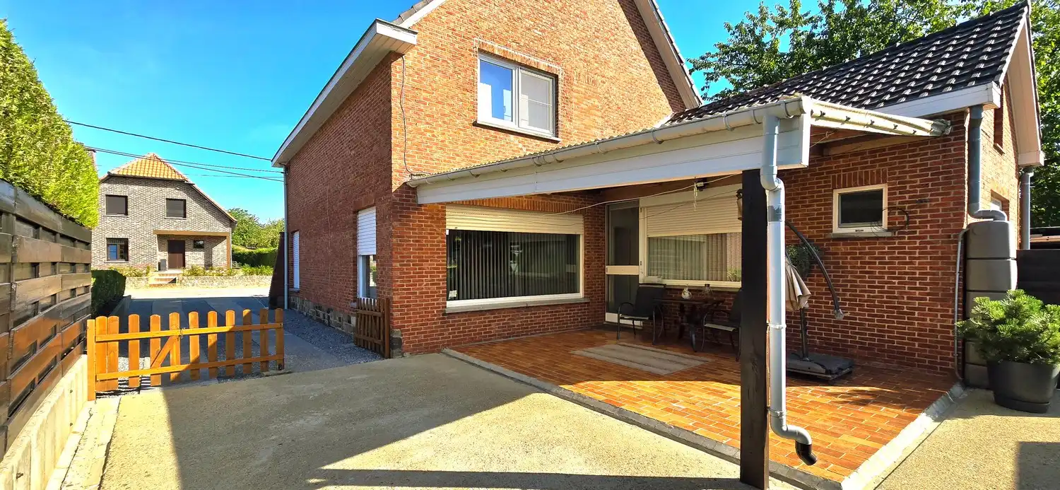 TE KOOP: te renoveren open bebouwing met 4 ruime slaapkamers foto 2