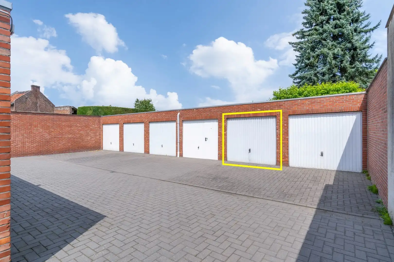 Ruim appartement op de 3° verdieping in hartje Hoeselt, met 3 slaapkamers, garage en prachtig terras met panoramisch uitzicht.  foto 29