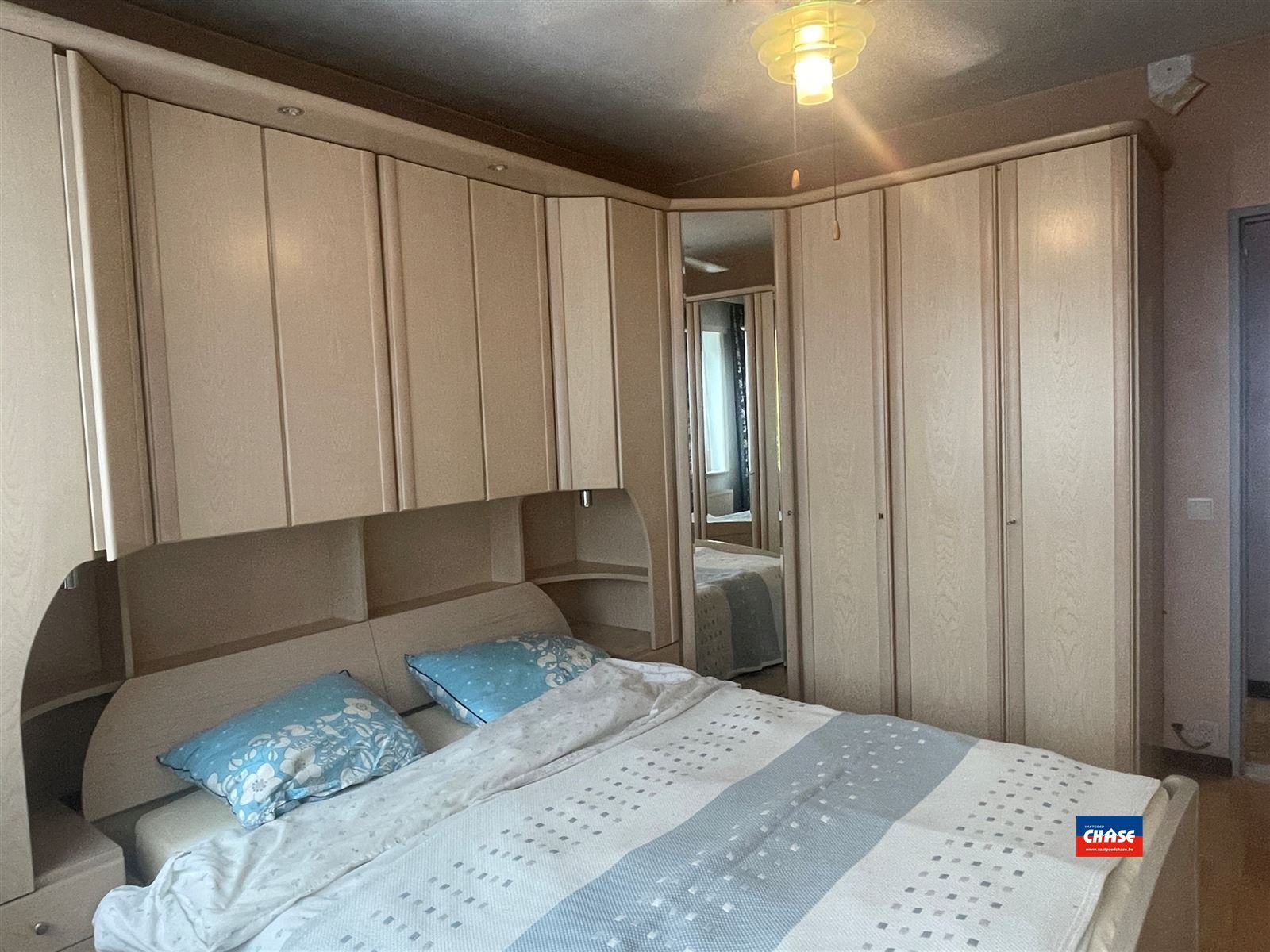 Appartement met twee slaapkamers en terras foto 8