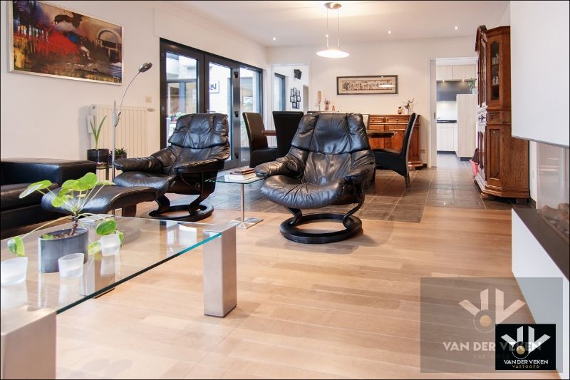 Interessante multifunctionele eigendom (kangoeroewoning) van +- 6 aren met optioneel aankoop weiland en stallingen van +- 31 aren foto {{pictureIndex}}