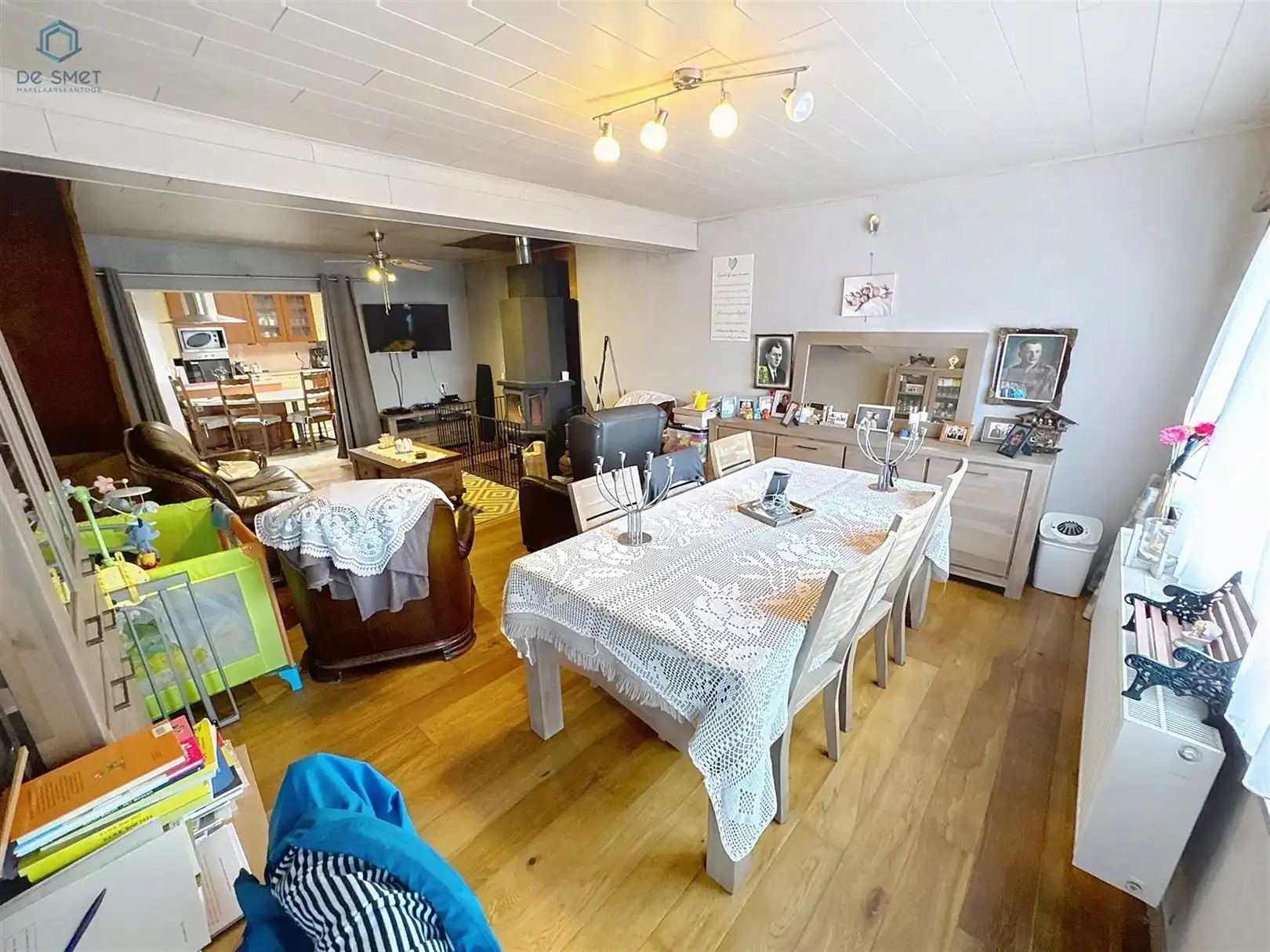 Rustige woning met handelsruimte/loods, 2 slaapkamers en dubbele garage in Beert foto 4