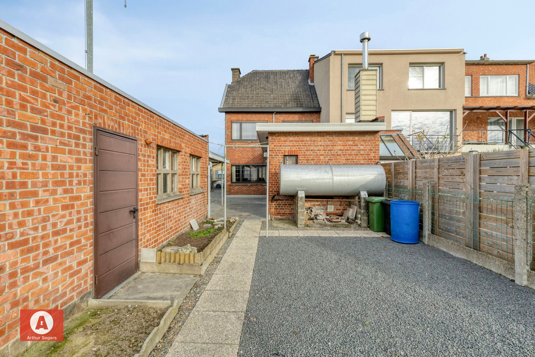 Gezinswoning mét karaktergevel & garage pal bij het centrum. foto 25