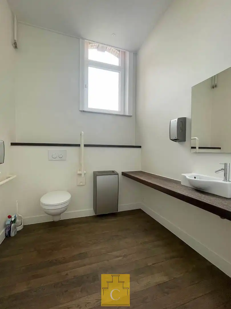 Kantoorruimte te huur in prestigieus pand aan de stadsrand foto 12