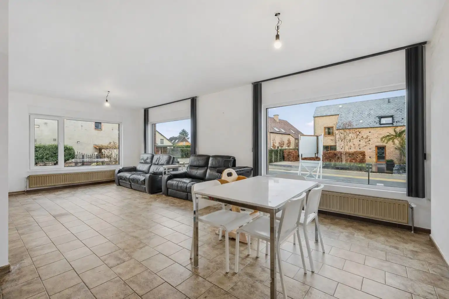 Ruime gezinswoning met ruime tuin en aparte garage foto 16