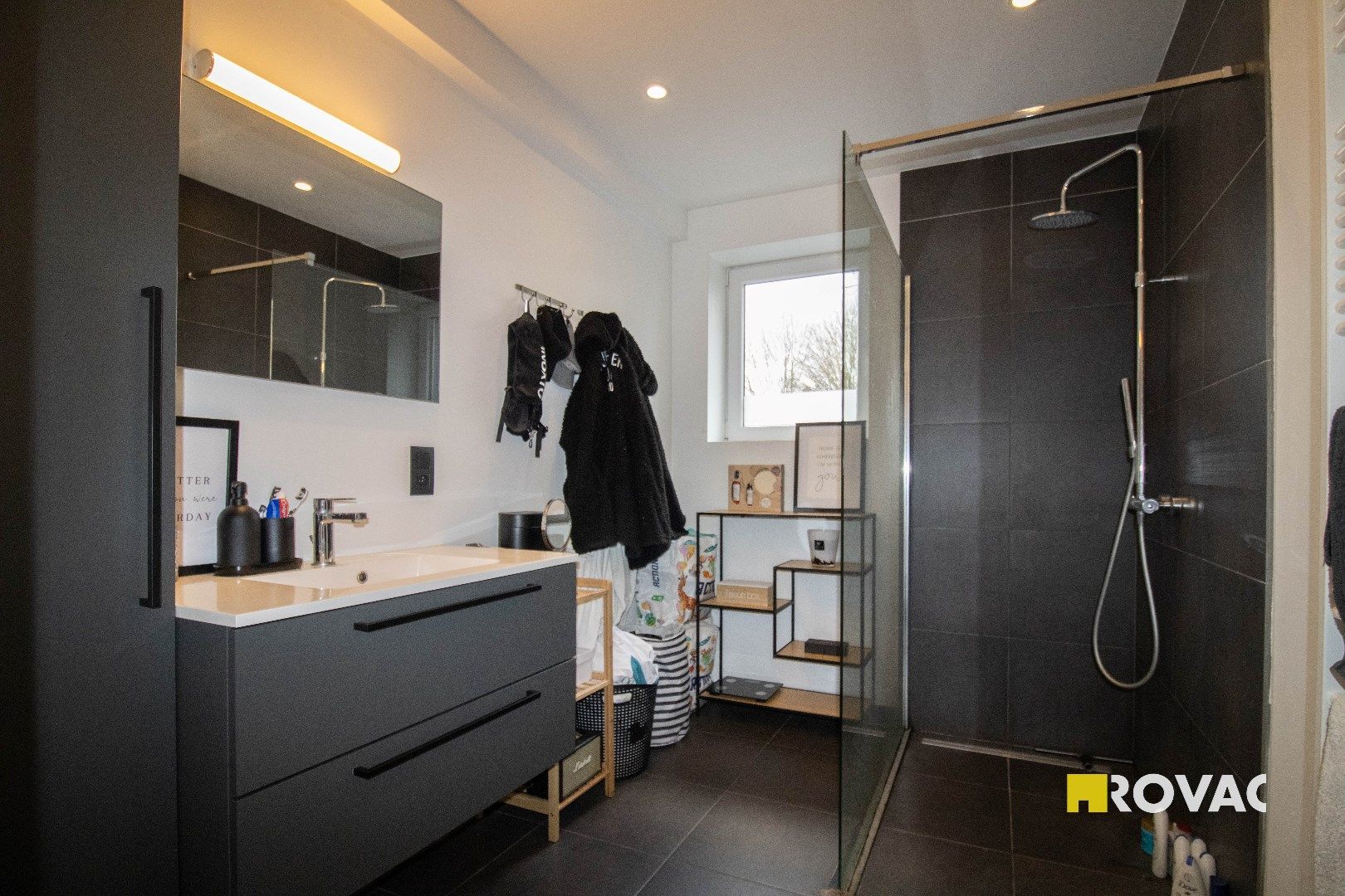 Zonnig appartement op 1e verdieping met ruim terras nabij centrum foto 14