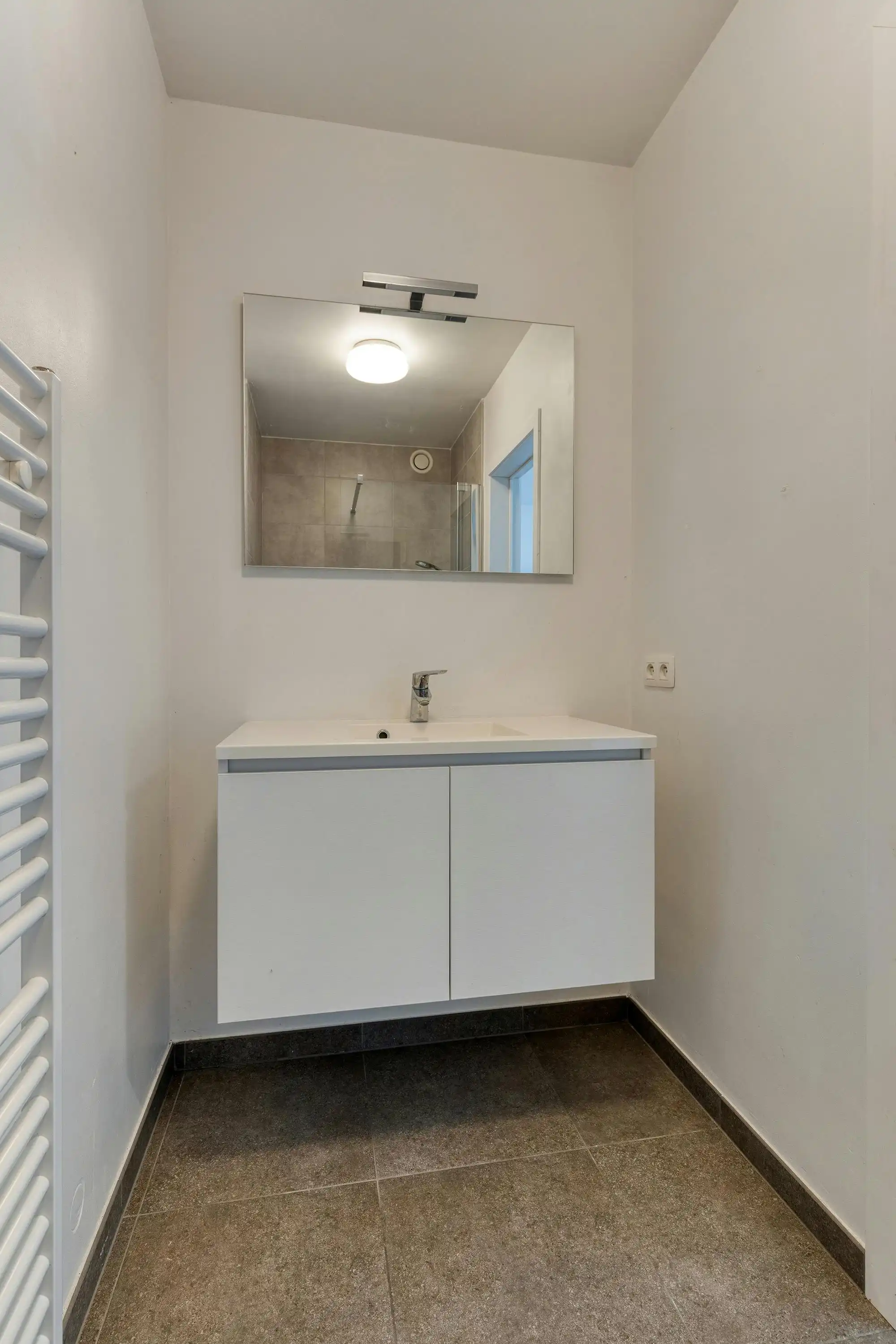 Instapklaar 1-slaapkamerappartement met garagebox in centrum Eeklo foto 11