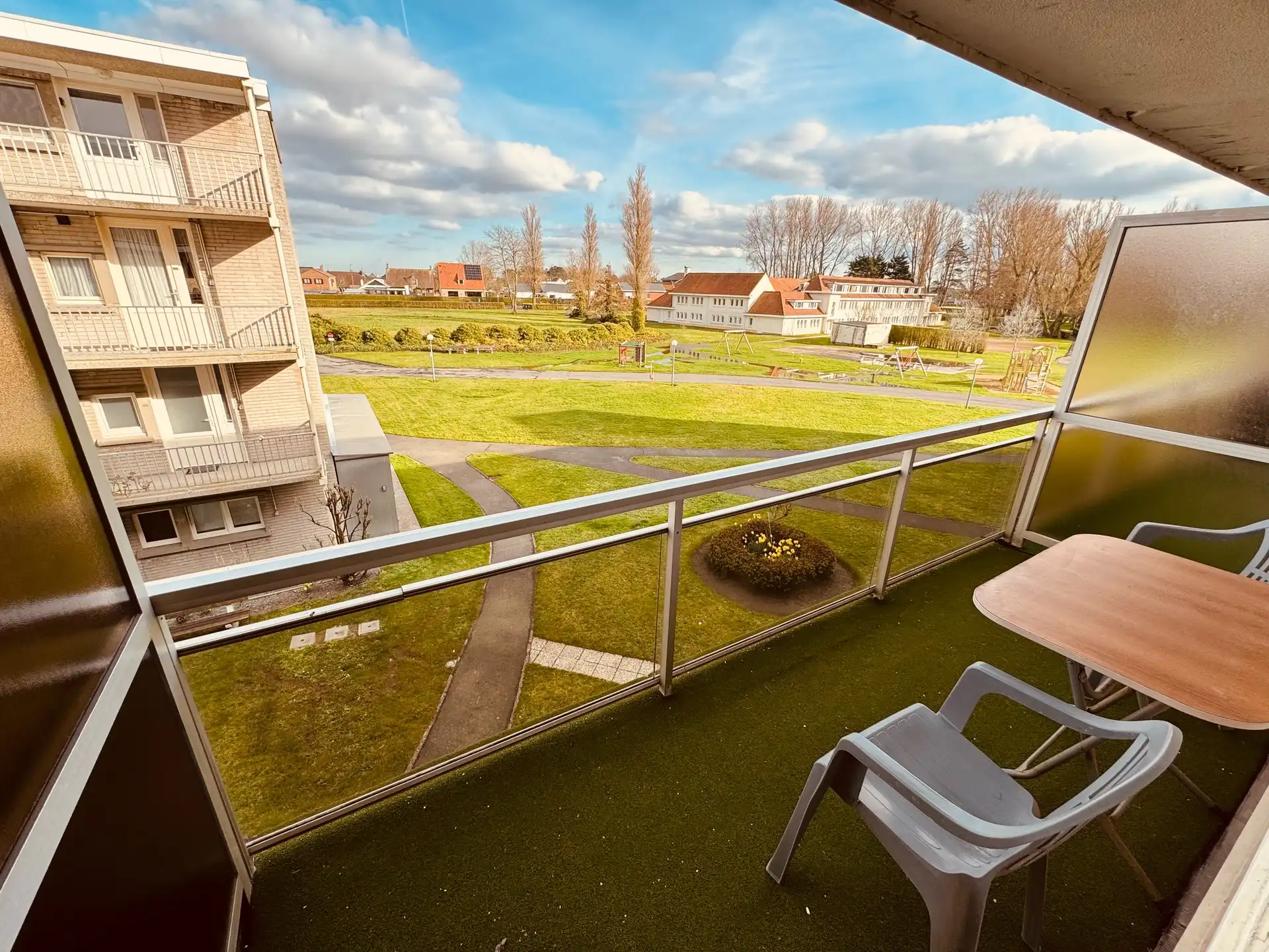 Verzorgd, gerenoveerd appartement te koop in Park Atlantis, Vosseslag – De Haan. foto 2