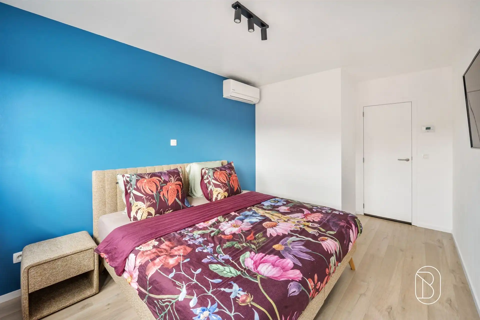 Topgelegen recente moderne woning foto 15