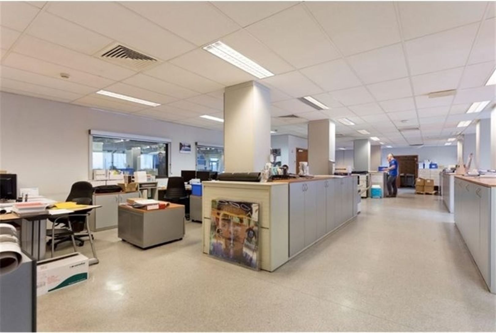 Magazijn + showroom/kantoor langs de ring van Lier foto 6