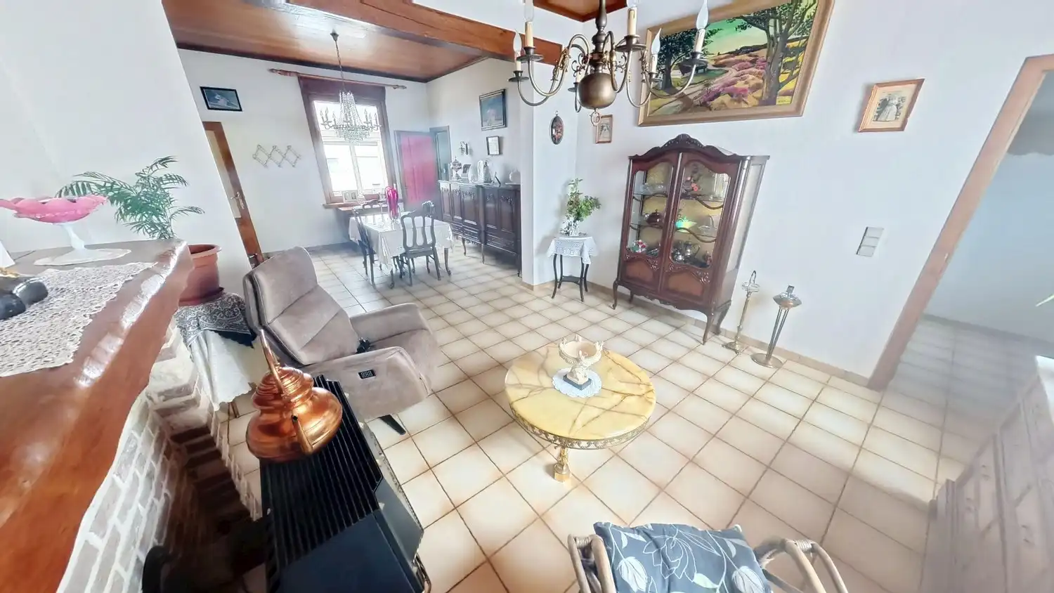 Veelzijdige woning met ruime opslagmogelijkheden te koop! foto 4