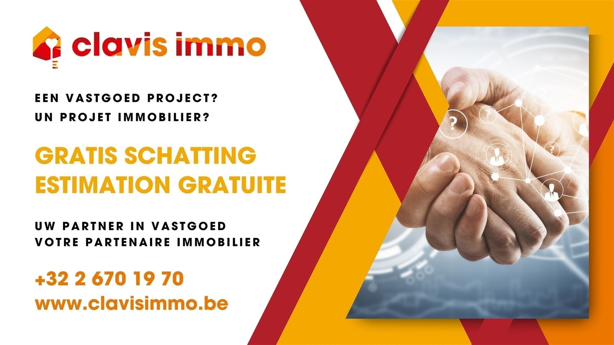 Gemeubelde en heldere studio foto 12