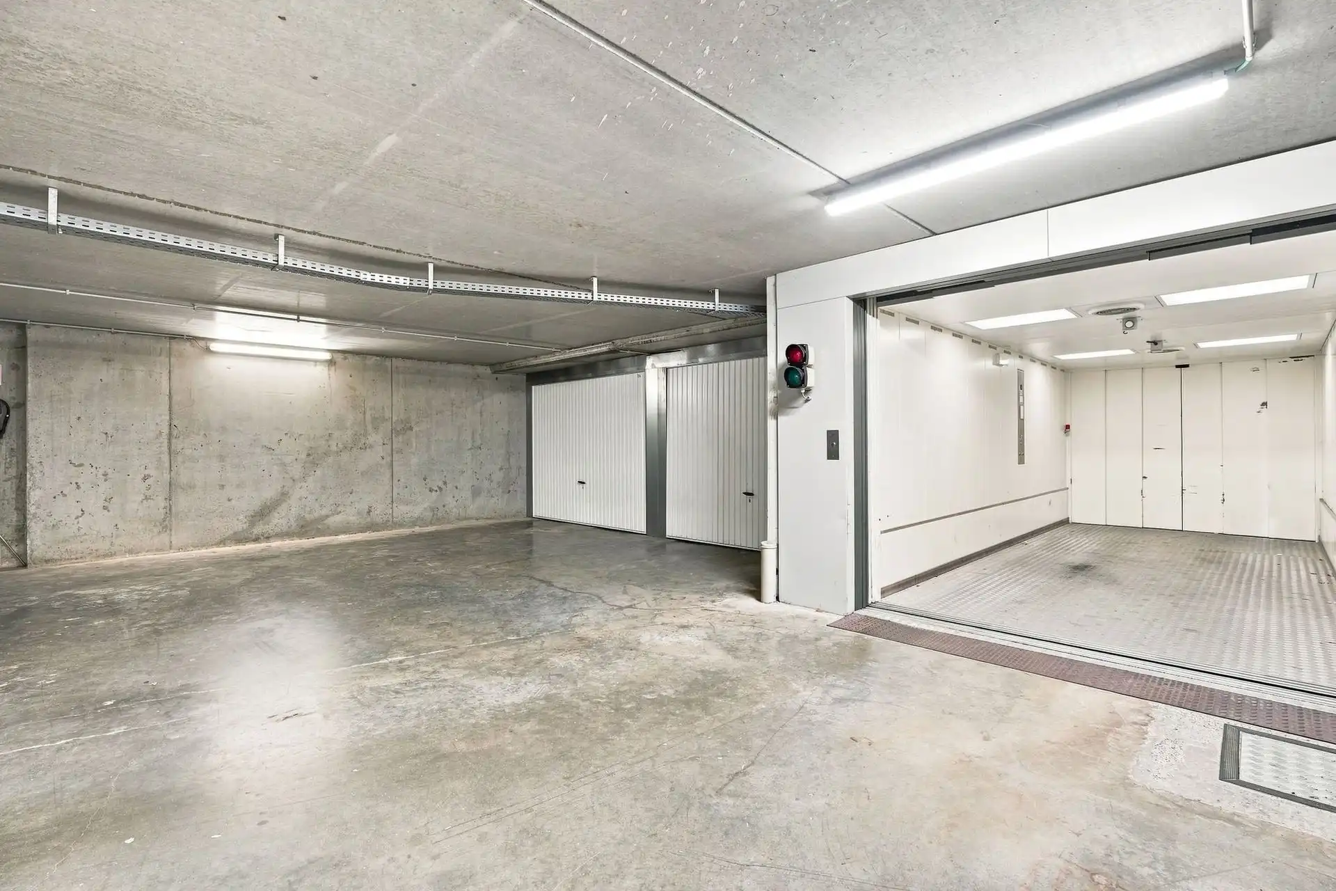 GESLOTEN GARAGE / JACHTHAVEN - CENTRUM foto 6