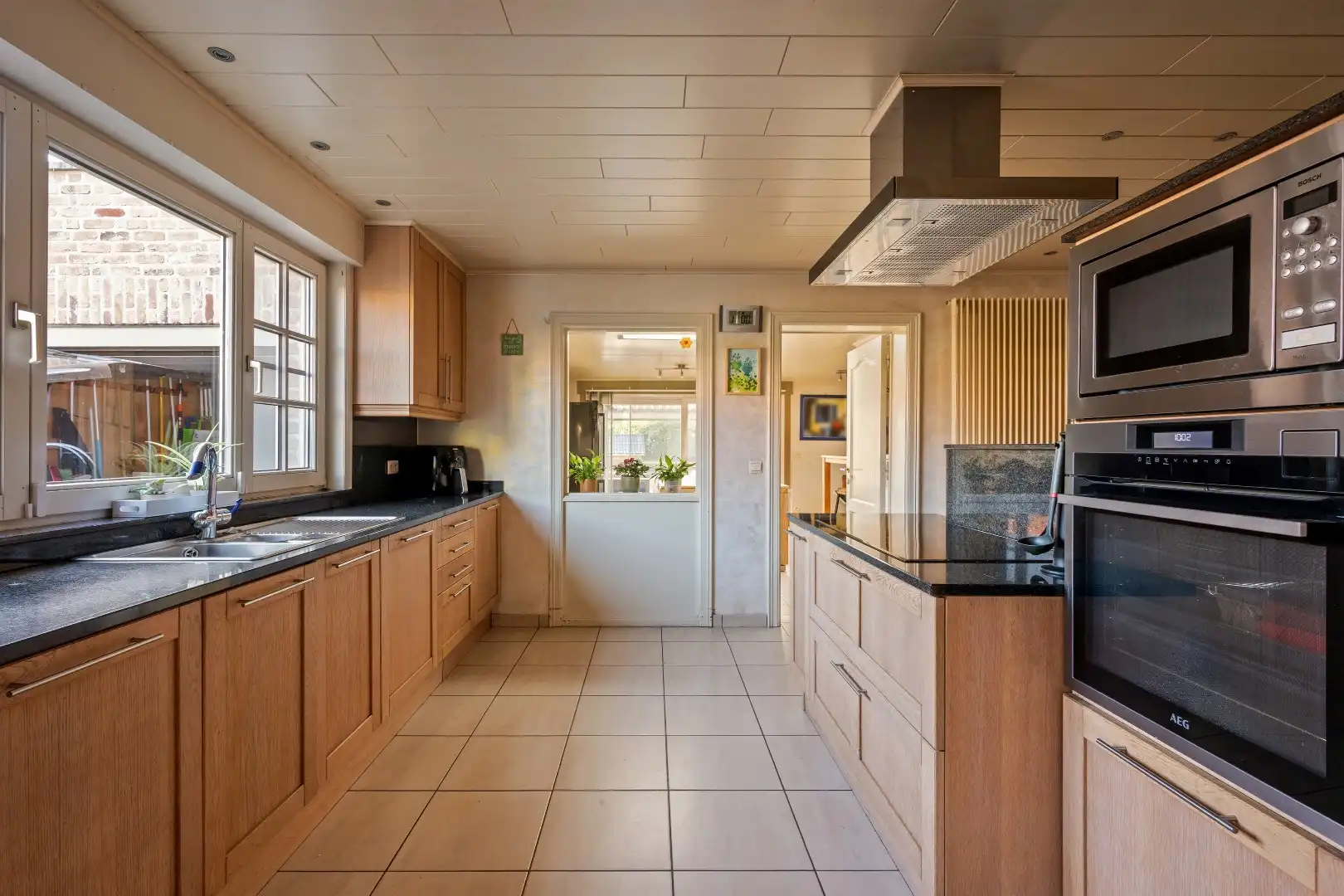 Instapklare halfopen woning met 3 slaapkamers, garage, tuin en mancave in Mesen foto 7