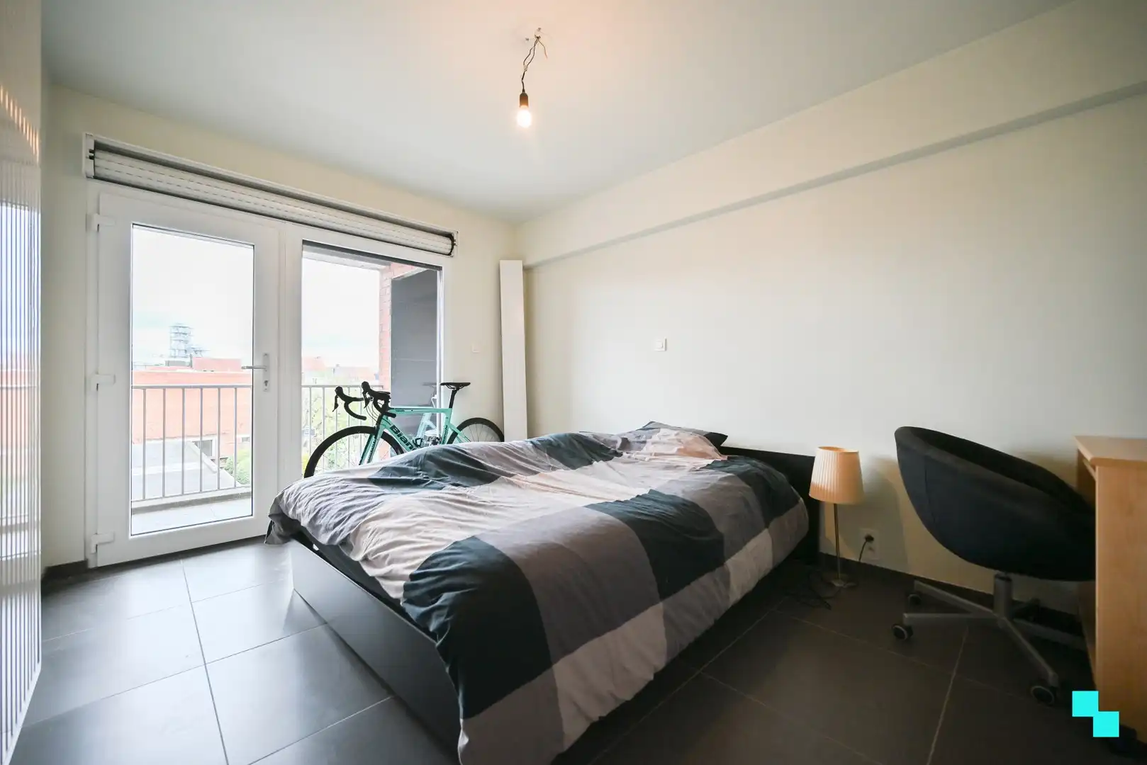 Verrassend ruim en compleet gerenoveerd appartement in hartje Izegem foto 16