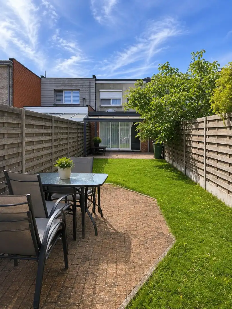 Instapklare gezinswoning met tuin op gunstige locatie foto 2