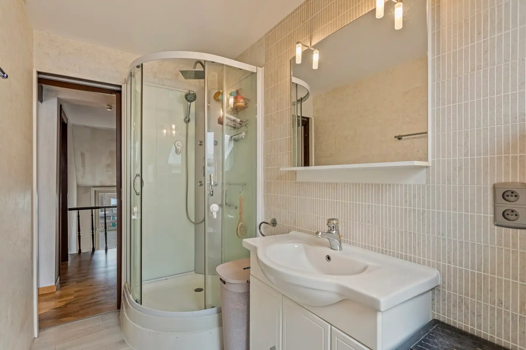 Ruim 2 slaapkamer duplex appartement nabij centrum Halle foto 7