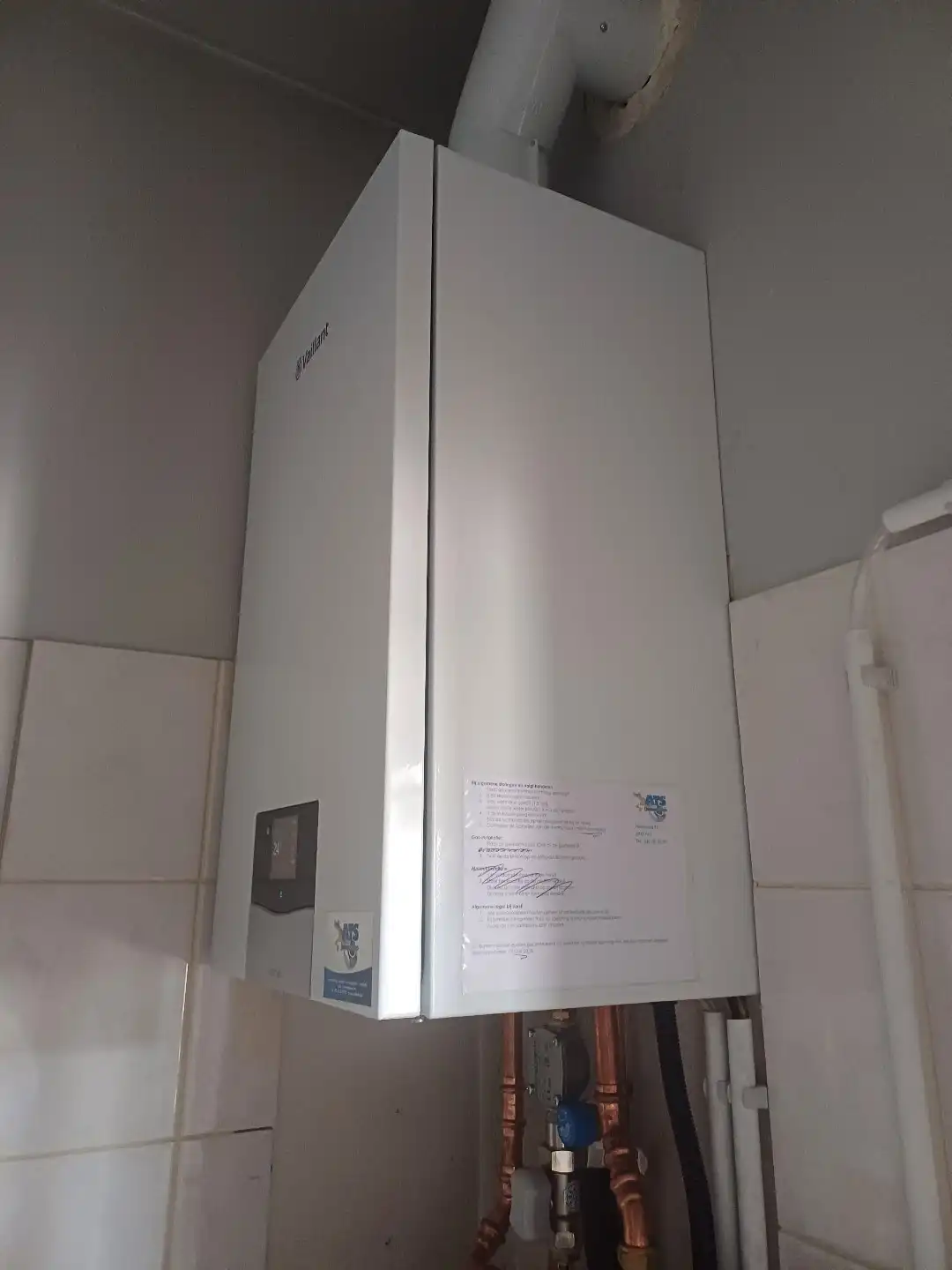 Goed gelegen handelsruimte met parking in het centrum van (Neer) pelt foto 7