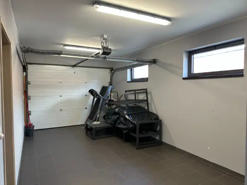 Woning met garage, fietsenberging en ruim terras foto 9