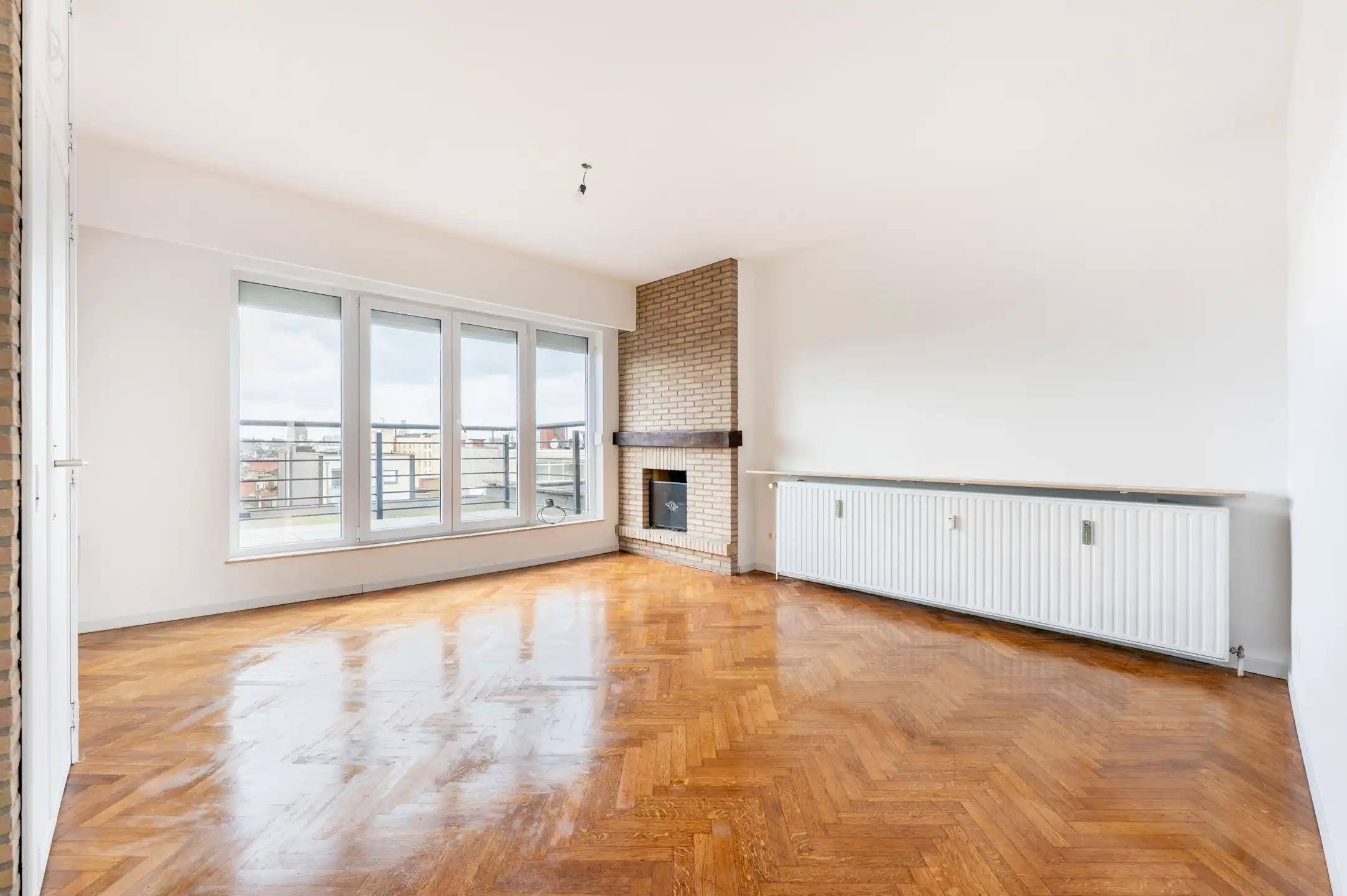 ANTWERPEN - Vernieuwd appartement met royaal terras foto 3