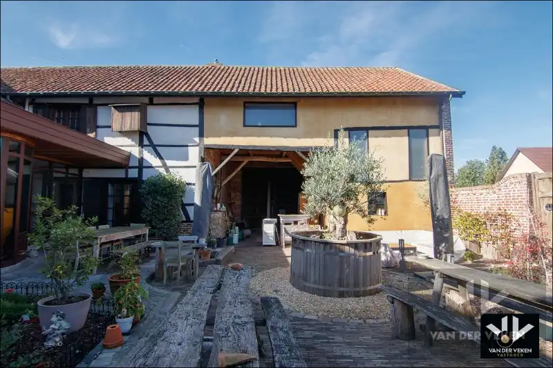 Volledig gerenoveerde, instapklare hoeve met authentieke elementen en sfeer in het hart van Haspengouw - een charmante woning én een ideale locatie om uw evenementenlocatie, B&B, kantoor, ... te vestigen! foto 31