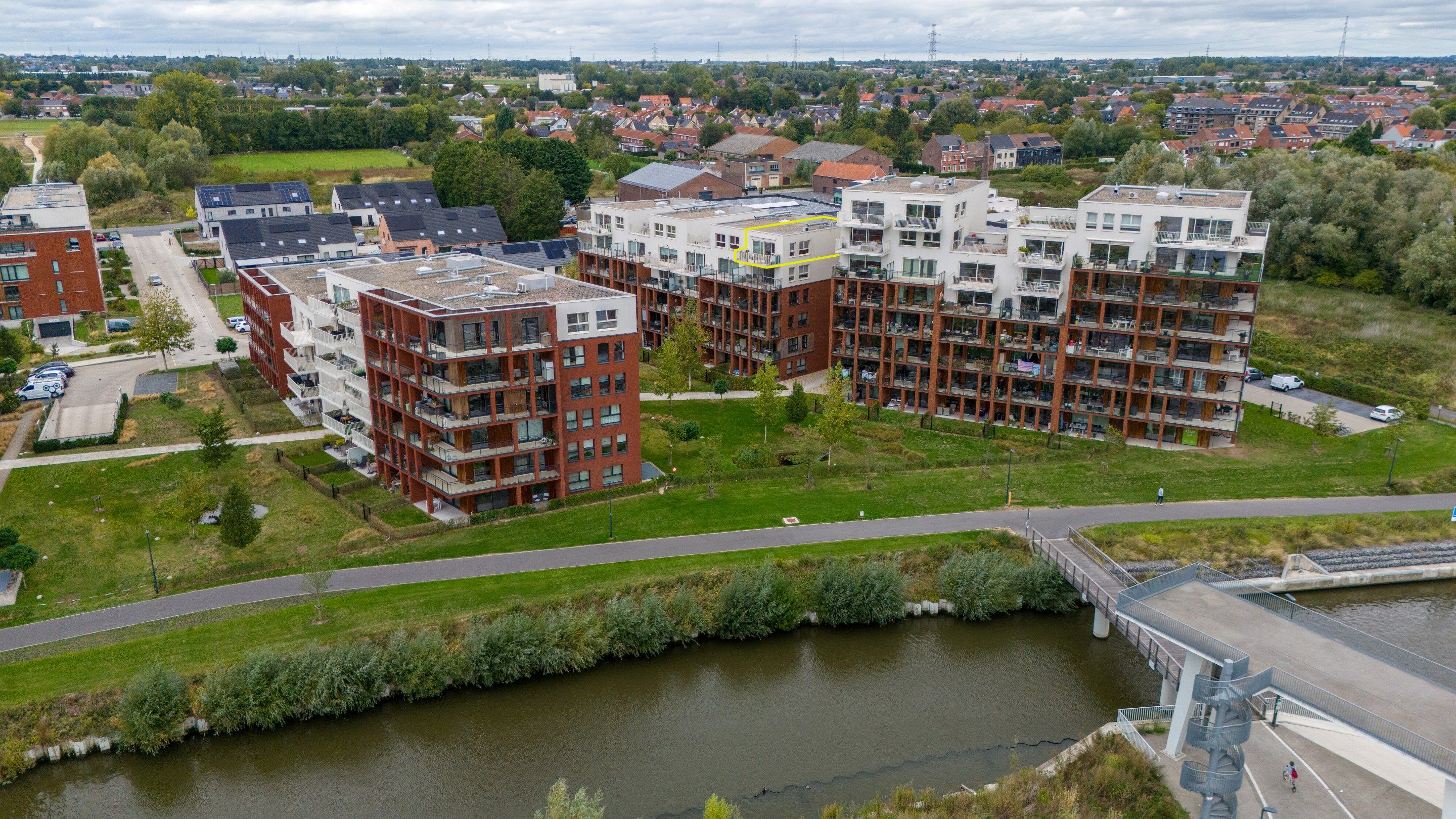 Jong en energiezuinig appartement op uitstekende locatie foto 14