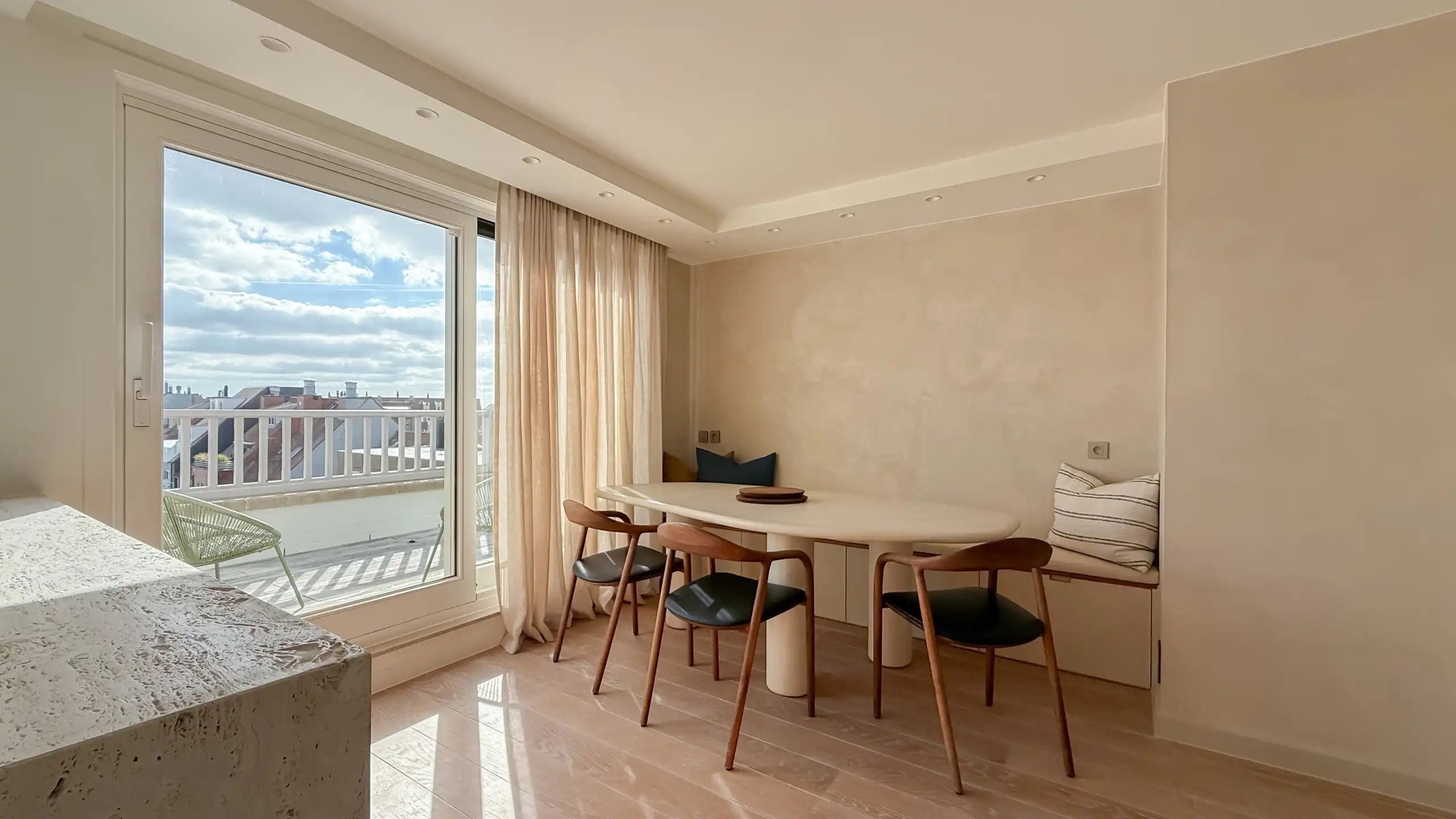 Stijlvol gerenoveerd duplexappartement / centrum van Knokke. foto 16