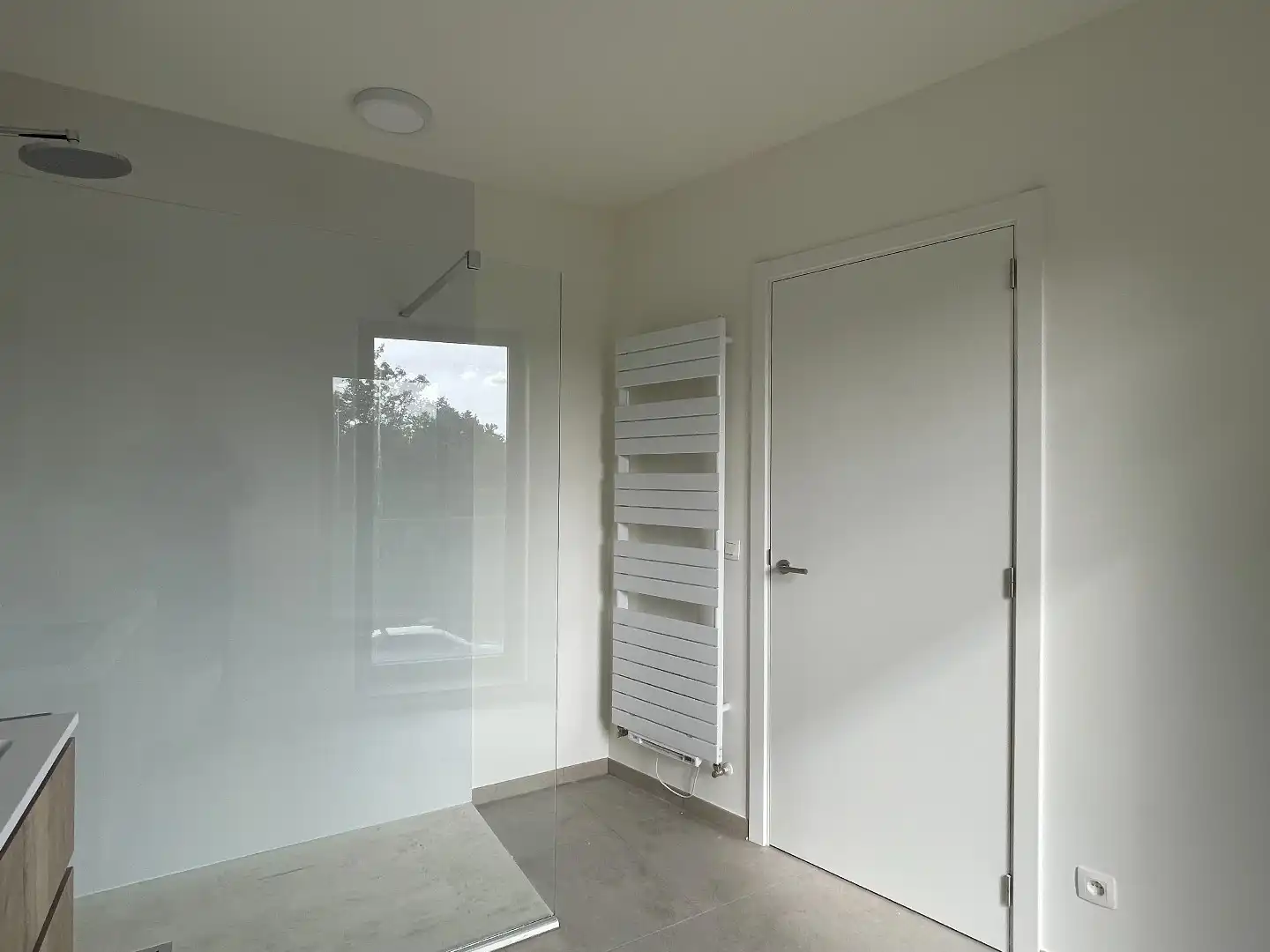 Nieuwbouwwoning met 3 slaapkamers inpandige garage , terras en tuin  foto 20