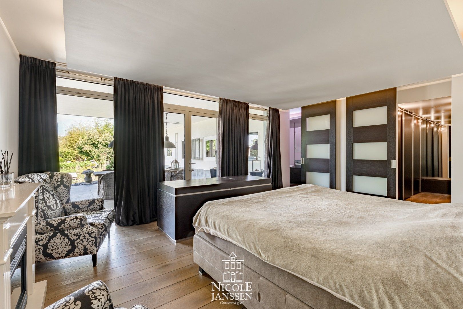 Moderne riante woning met paardenstallen en uitgestrekte weiden foto 12