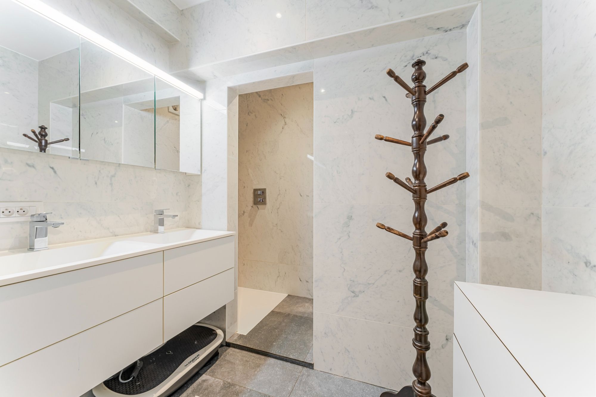 BEZOEKMOMENT ZATERDAG 25/10 VAN 11U TOT 13U | Modern Luxe-Appartement met 3slpk - terras en dubbele autostaanplaats foto 17