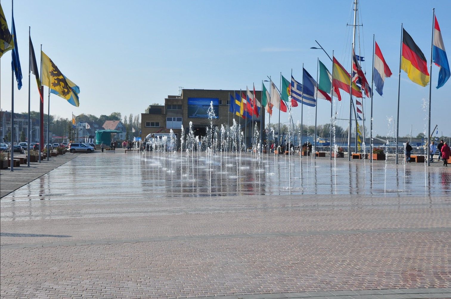 Opbrengsteigendom met woonst aan de kaai te Nieuwpoort-Stad foto 16