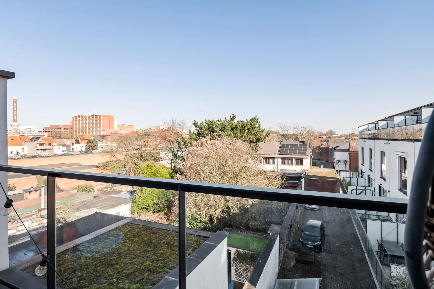 Lichtrijk appartement met terras in statig karakterpand foto 11