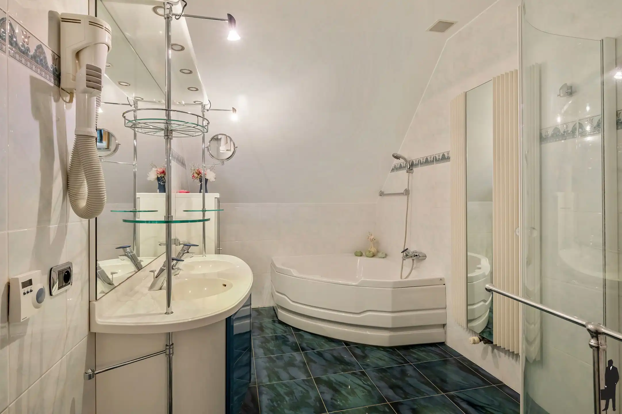 Exclusieve stijlvilla met binnenzwembad, wellness en hoogwaardige afwerking op toplocatie te Essen foto 38