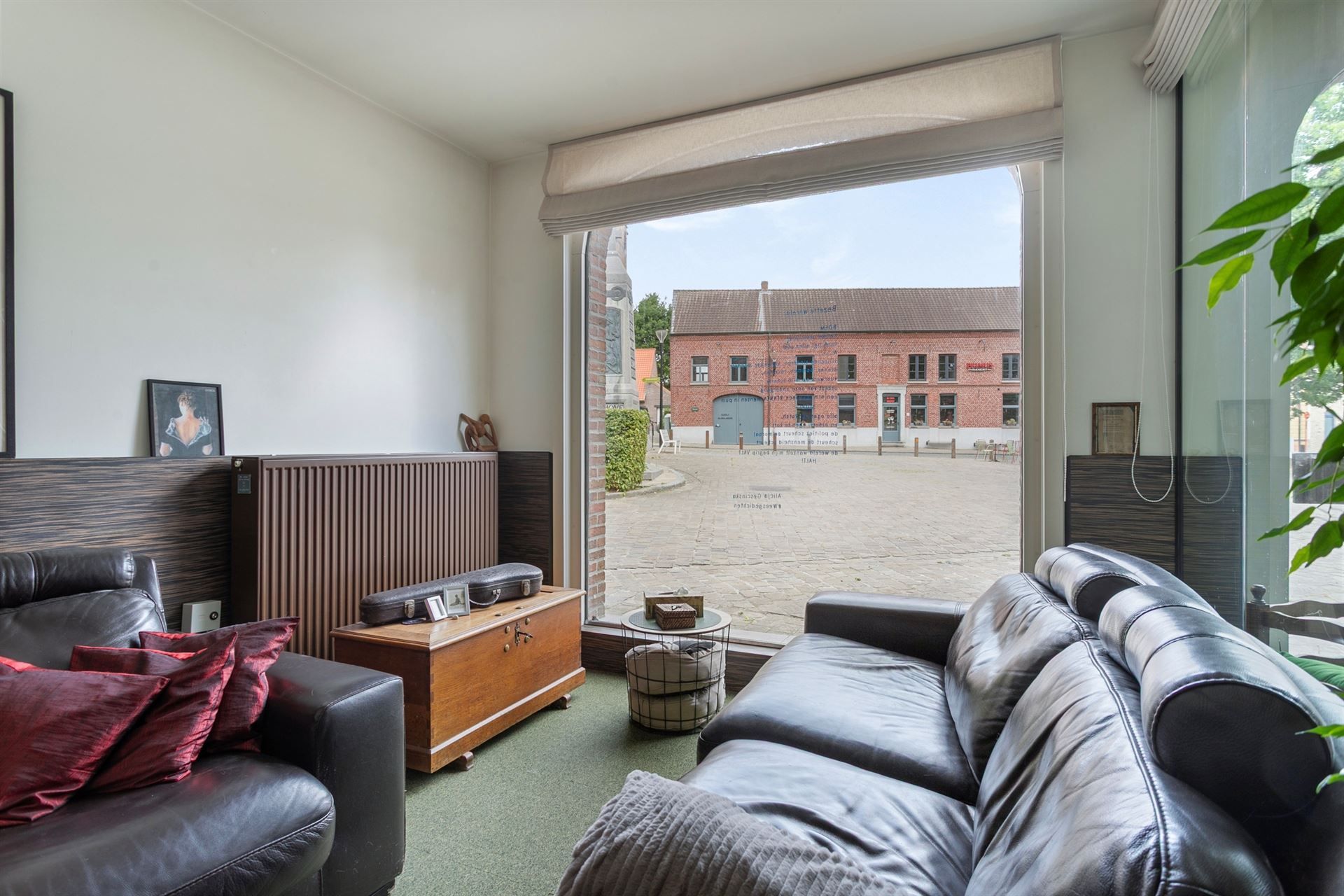 Goed gelegen woning aan het dorpsplein te huur! foto 5